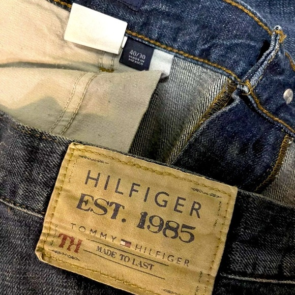 Tommy Hilfiger Mens 40 x 30 Denim Blue Freedom Jeans Distressed Dark Wash - Picture 6 of 6